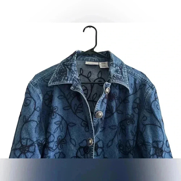 Vintage 90s Embroidered Denim Jean Jacket with Statement Buttons Size M - Picture 3 of 16